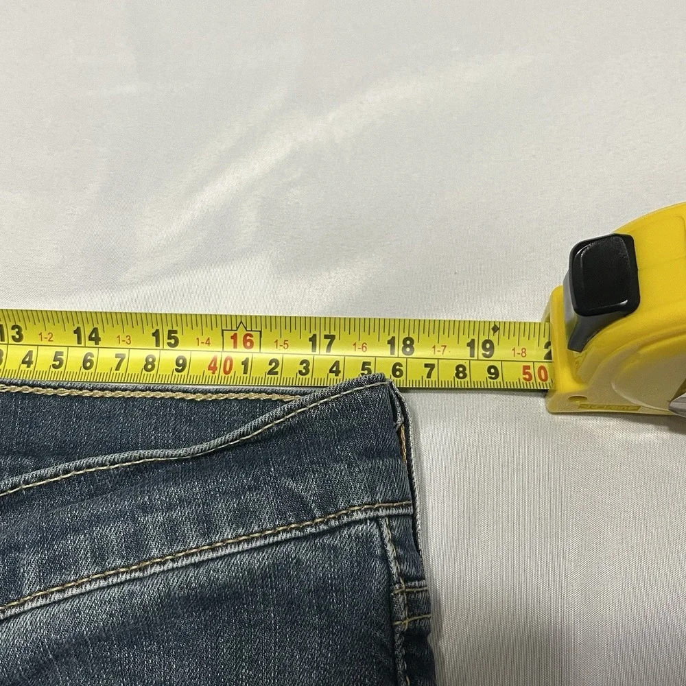 Levis pictures show